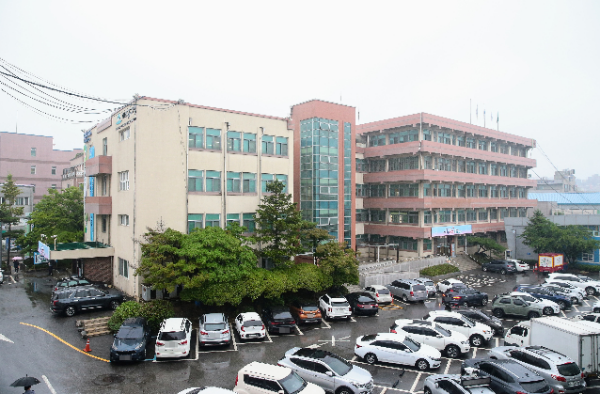 인천미추홀구청 본관 전경