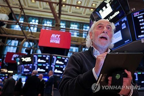 무디스, 미국 신용등급 'Aaa→Aa1' 하향…"트럼프 재정정책에 재정적자 확대 우려"