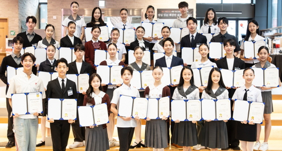 KT&G장학재단 ‘문화예술 장학사업’ 장학증서 수여식 기념 촬영 모습. /KT&G장학재단