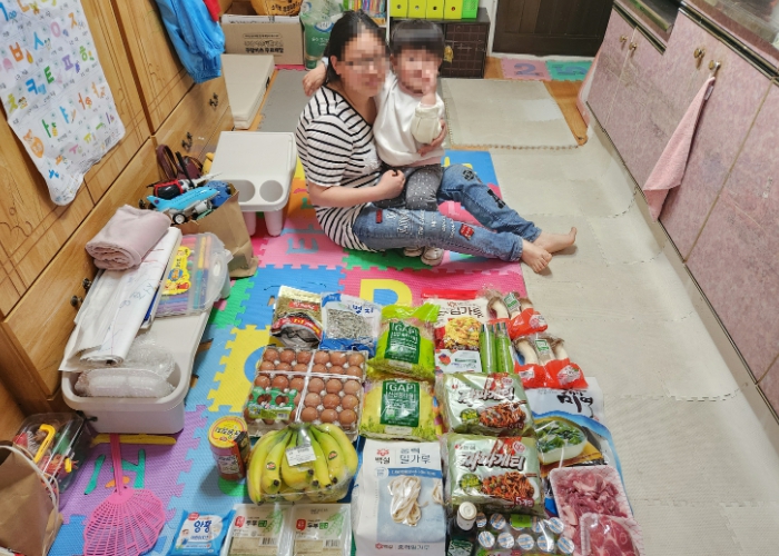 무안군 장애인종합복지관, 밀알복지재단 후원으로 저소득 장애가정에 식료품 지원 (무안군 제공)