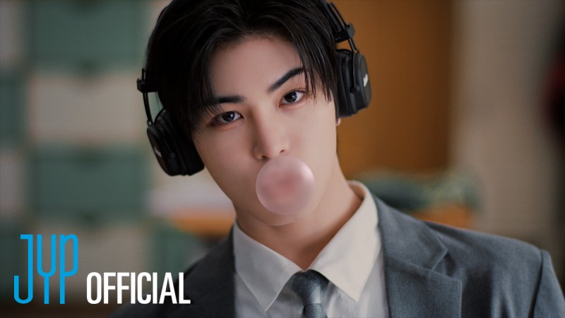 킥플립, 타이틀곡 ‘FREEZE’ 뮤직비디오 티저 최초 공개…청량 지수 폭발 하이틴 감성