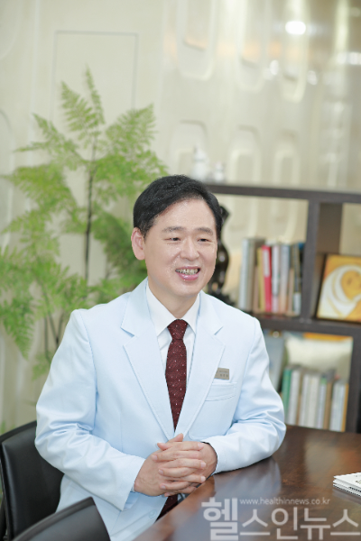 송명철 강남밝은명안과 원장