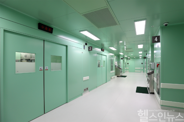 일산백병원은 수술실 내 모든 영상 장비와 데이터를 하나의 플랫폼으로 통합 관리할 수 있는 차세대 수술실 통합 관리 시스템인 ‘OR1 AIR’를 도입했다. (일산백병원 제공)