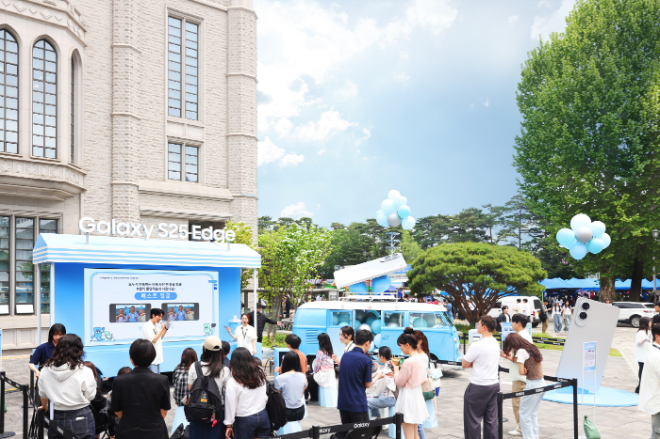 서울 성북구 고려대학교에 삼성전자 갤럭시 S25 엣지 체험장 '갤럭시 캠퍼스 스튜디오'가 운영 중인 모습 ⓒ삼성전자