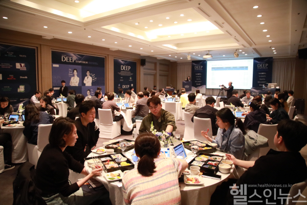 대웅제약과 DNC 에스테틱스가 개최한 딥 심포지엄에서 강연 프로그램이 진행되고 있다. (대웅제약 제공)