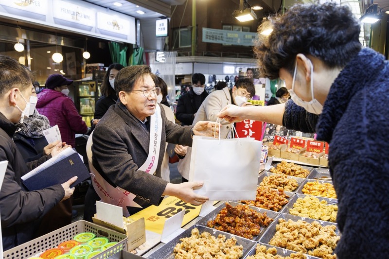 청년에게는 장사 기회, 전통시장에는 새 활력…마포구, 한달살이 상인 모집