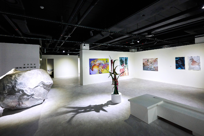 < 2025 천만 아트 포 영 전시회 전경