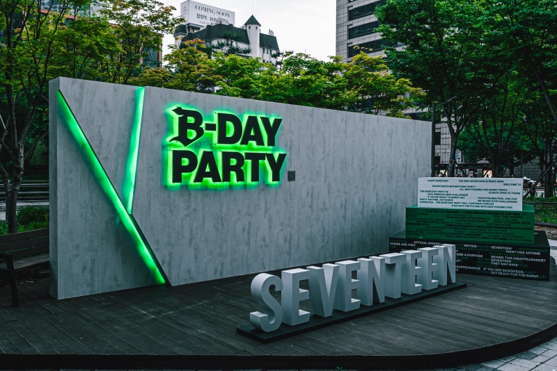 세븐틴 데뷔 10주년 기념 하이브 사옥 래핑…무한한 미래 약속하는 멤버들 진심 어린 메시지