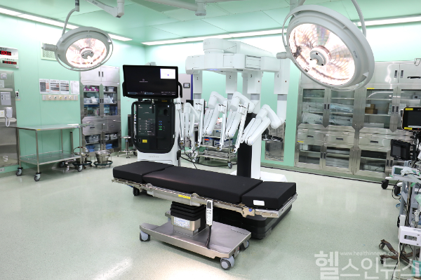 일산백병원, 다빈치5 연동 수술대(TS-7000dV) 실제 설치 사진 (일산백병원 제공)