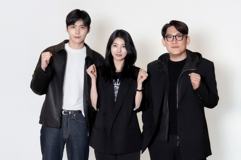 ‘현혹’ 한재림 감독 그리고 수지X김선호, 전 세계를 현혹시킬 아름다운 만남…2026년 디즈니+ 공개