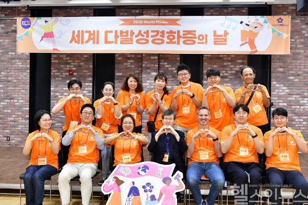 한국머크 헬스케어는 세계 다발성 경화증의 날을 기념해 ‘다발성 경화증 바로 알기’ 사내 캠페인을 진행했다고 밝혔다. (한국머크 제공)