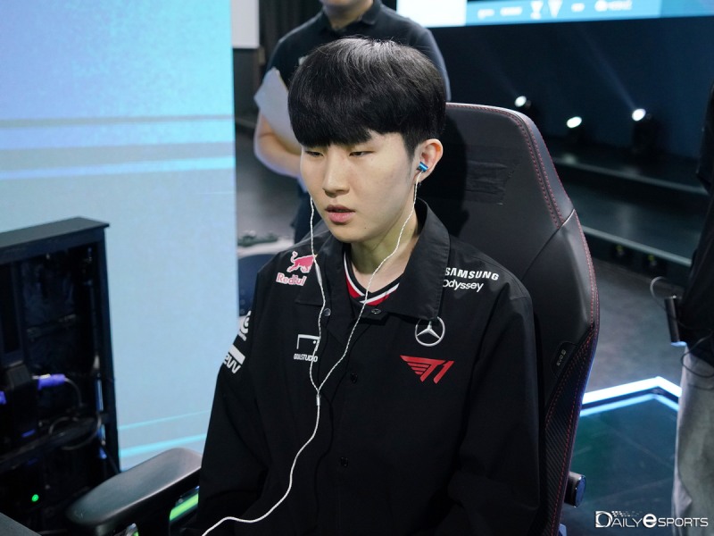 세계대회 우승자를 완파하고 8강전에 합류한 T1 '호석' 최호석.