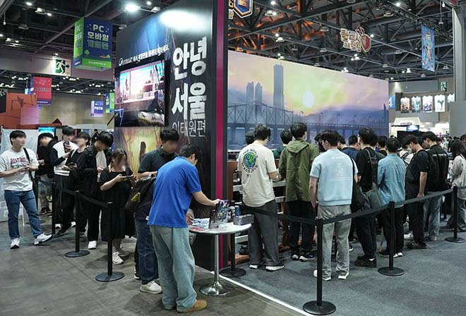 '플레이엑스포 2025' 중 네오위즈가 운영한 '안녕서울: 이태원편' 시연버전 공개 부스. 스팀에도 공개하지 않은 업데이트 빌드가 적용돼 많은 관심을 끌었다. 사진 제공 : 네오위즈