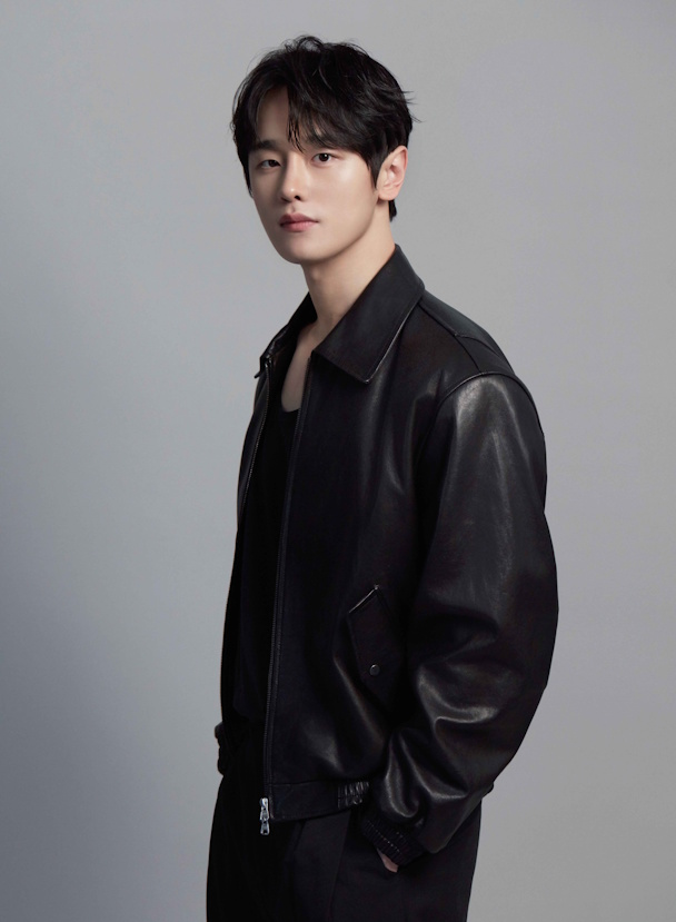 김도완, 새 프로필 공개…‘성숙미+카리스마’ 다채로운 매력 발산