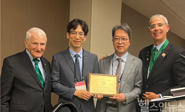 권성근 서울대병원 이비인후과 교수(오른쪽 2번째), 성전 박사과정(오른쪽 3번째) (서울대병원 제공)