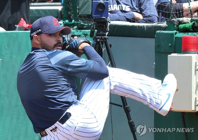 롯데, 반즈 대체 외인 알렉 감보아 불펜투구 / 사진=연합뉴스