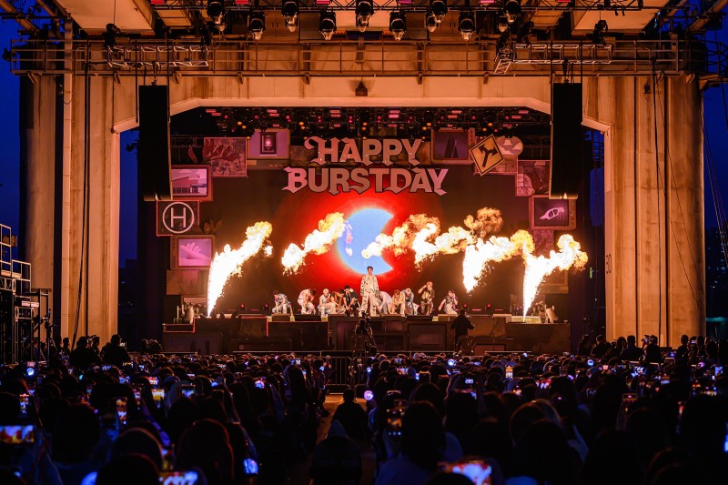 세븐틴, 35만 인파 함께한 10주년 ‘B-DAY PARTY’ 성황리 마무리…반포한강공원 수놓은 캐럿봉 물결