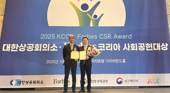 (좌측부터)중앙일보s 대표이사 신용호, 농협중앙회 지역사회공헌부 김일한 부장 ⓒ농협중앙회