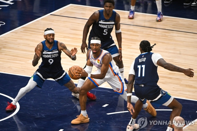 공을 잡고 있는 길저스알렉산더 / 사진=연합뉴스