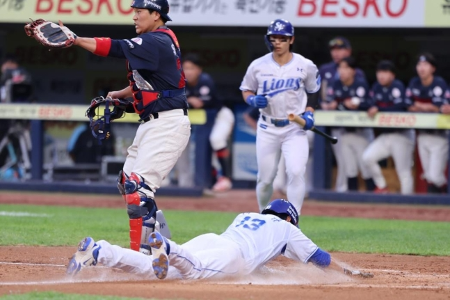 홈 스틸 성공하는 이성규 / 사진=삼성 라이온즈 제공