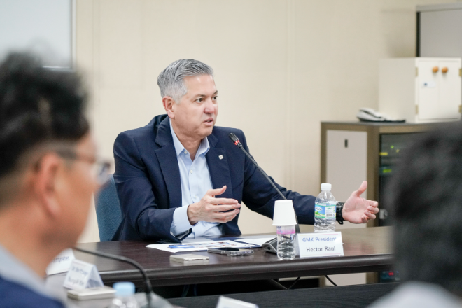 헥터 비자레알 제너럴모터스(GM) 아태지역·한국사업장 사장이 지난 15일 경남 창원시 성산구 GM 한국사업장 창원공장을 찾아 임직원 간담회를 하는 모습 ⓒGM 한국사업장