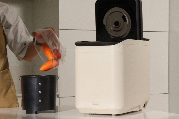 풀무원, 스마트 기술 접목한 프리미엄 음식물처리기 출시