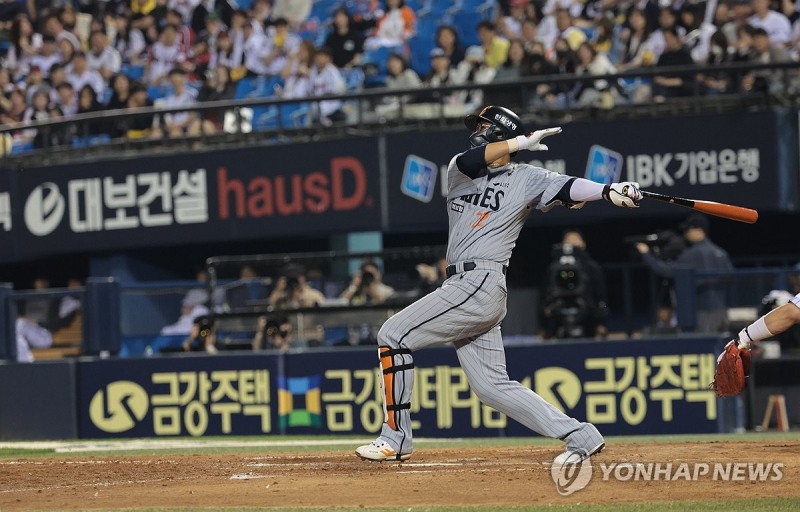 연장전 투런 홈런 날리는 한화 채은성