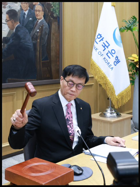 (상보) 한은 기준금리 25bp 인하..올해 성장률 전망치 0.8%로 2월보다 0.7%p↓