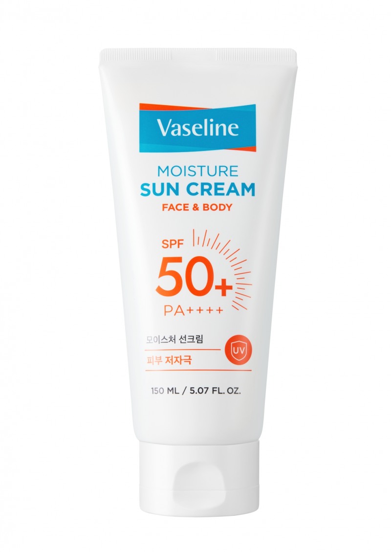 애경산업이 패밀리 토털 바디케어 브랜드 ‘바세린’에서 얼굴과 몸에 모두 사용할 수 있는 신제품 ‘바세린 모이스처 선크림 페이스 앤 바디’를 출시했다. (애경산업 제공)