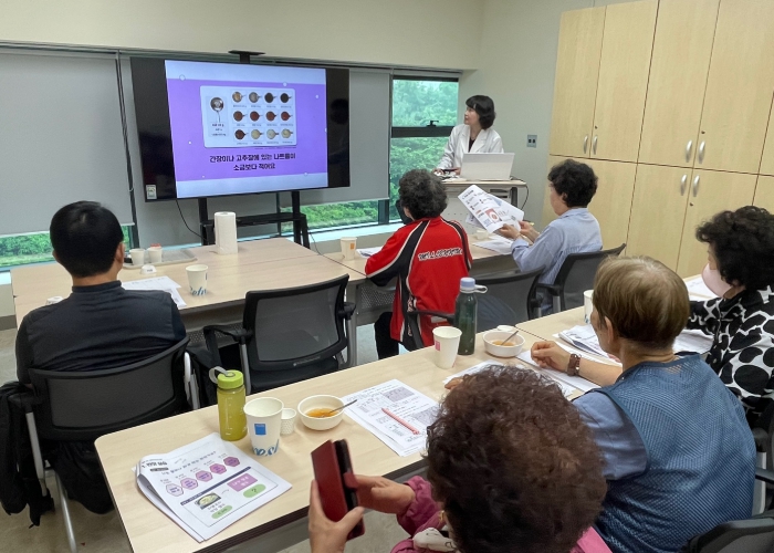 지난 5월 16일 광명시 고혈압·당뇨병 등록교육센터에서 1차시 ‘바른 맛 교육’이 진행되고 있다. (광명시 제공)