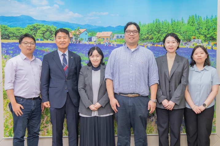 함명준 군수, 옥진주 교수, 이윤석 교수와 연세대 연구팀 (고성군 제공)