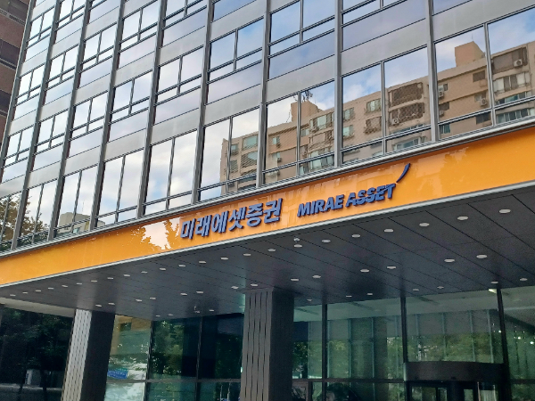 미래에셋증권, 지배구조 개편 기대감으로 목표가 2만원 상향…"위에서 더 살 거예요"