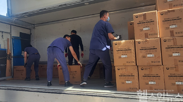 방호복 후원물품 적재 모습 (서남병원 제공)