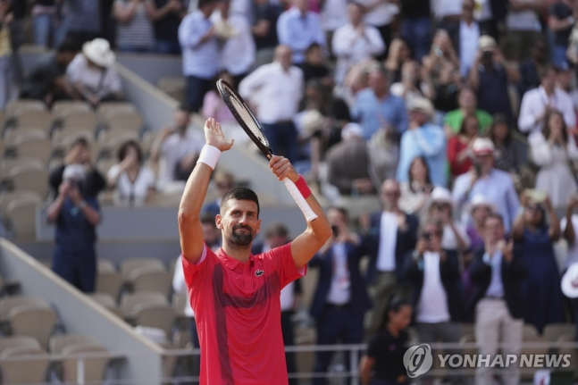 8강 진출 후 기뻐하는 조코비치 / 사진=연합뉴스