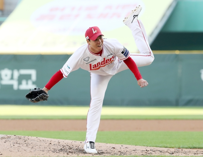시즌 4승을 달성한 SSG 김광현의 투구 / 사진=SSG 랜더스 제공