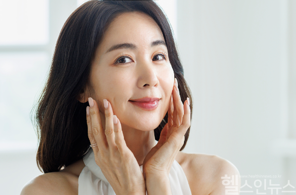 꾸준한 생활 습관과 적절한 피부 관리로 4050세대도 동안 피부와 주름 개선을 기대할 수 있다. (클립아트코리아)