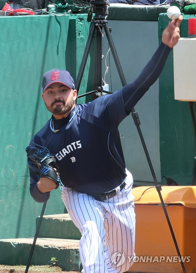롯데 좌완 외국인 투수 감보아 불펜투구 / 사진=연합뉴스