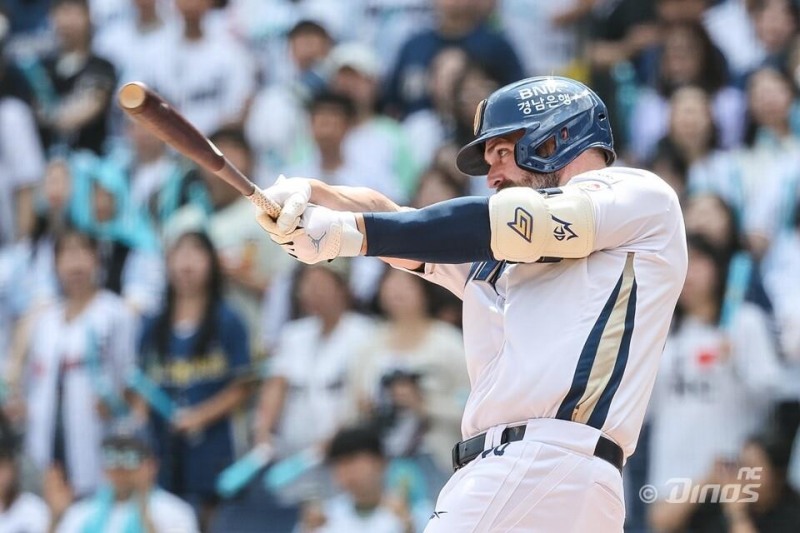 NC 데이비슨의 3일 경기 타격 모습.