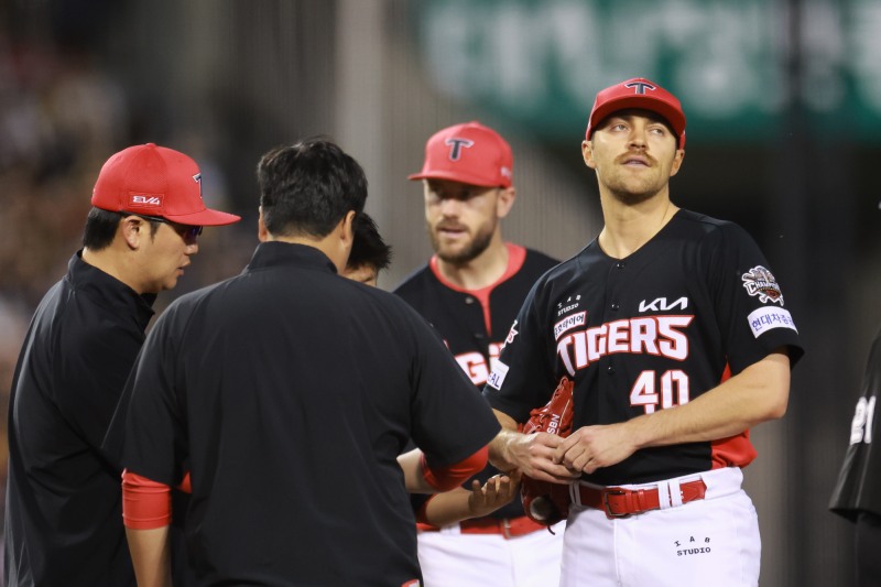 강습 타구 오른손에 맞은 네일. 사진=연합뉴스