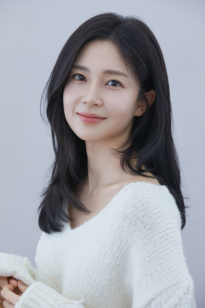 백진희, 한층 더 깊어진 매력 돋보이는 프로필 공개