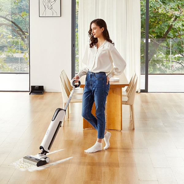 유원트, 여름맞이 물걸레 무선청소기 D500 PRO 출시… AI 셀프 클리닝 최신 기술 주목