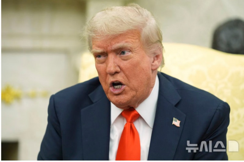 널드 트럼프 미국 대통령이 5일(현지 시간) 백악관 집무실에서 프리드리히 메르츠 독일 총리와 회담에 앞서 취재진 질문에 답변하고 있다.사진=AP, 뉴시