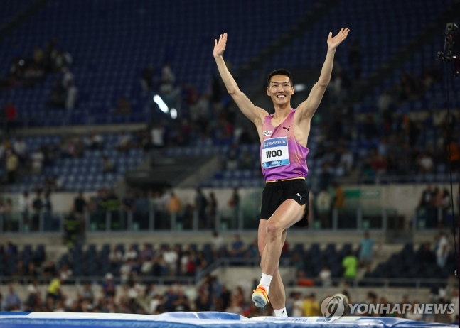 '2m26서 위기→2m32 대역전승' 우상혁, 짜릿한 승부로 로마 정상...국제대회 완전 무패 행진