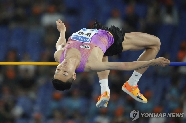 '2m26서 위기→2m32 대역전승' 우상혁, 짜릿한 승부로 로마 정상...국제대회 완전 무패 행진