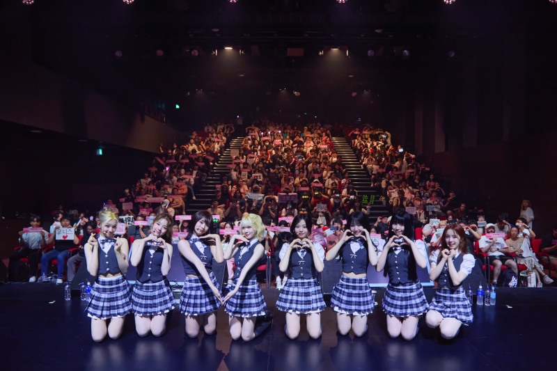 유니스, 팬콘 亞 투어 서울 공연 성료…미공개 퍼포먼스→앵앵콜까지 ‘환호+떼창’