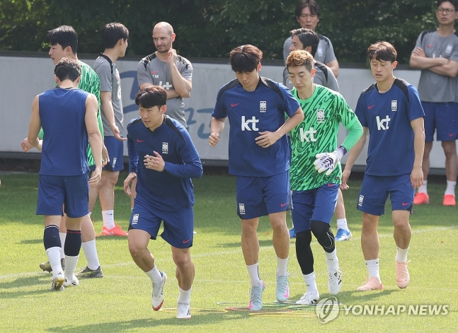 손흥민과 배준호 / 사진=연합뉴스