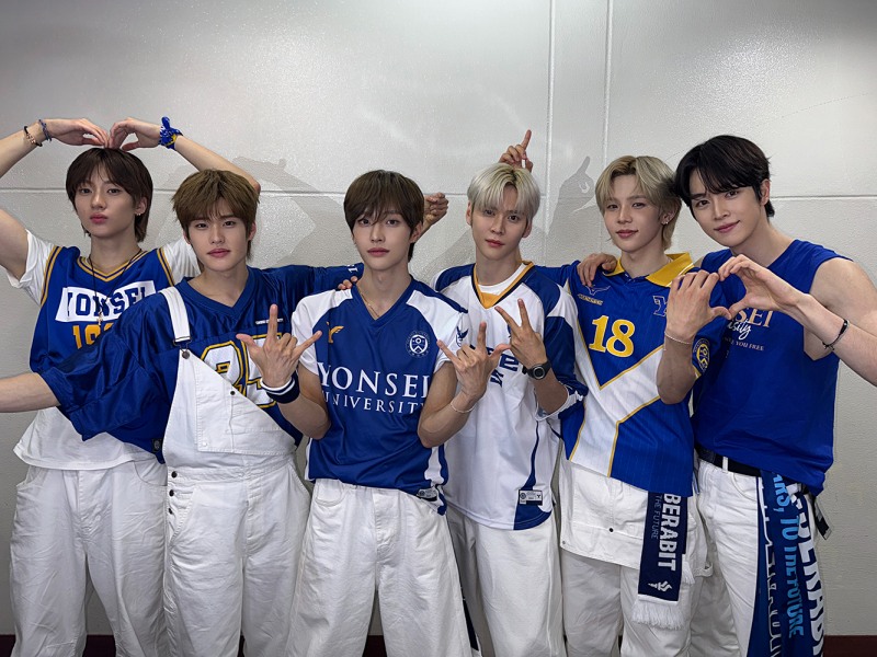 라이즈, 대학 캠퍼스 → 일본 음악방송 접수…국내외 울려 퍼진 ‘Fly Up’