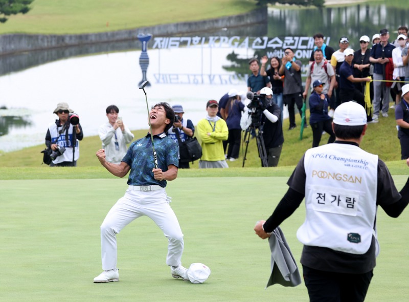 지난해 KPGA 선수권대회 정상에 오른 전가람. /KPGA