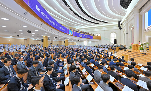 8일, 새예루살렘 판교성전에서 거행된 오순절 대성회에 참석한 하나님의 교회 신자들.