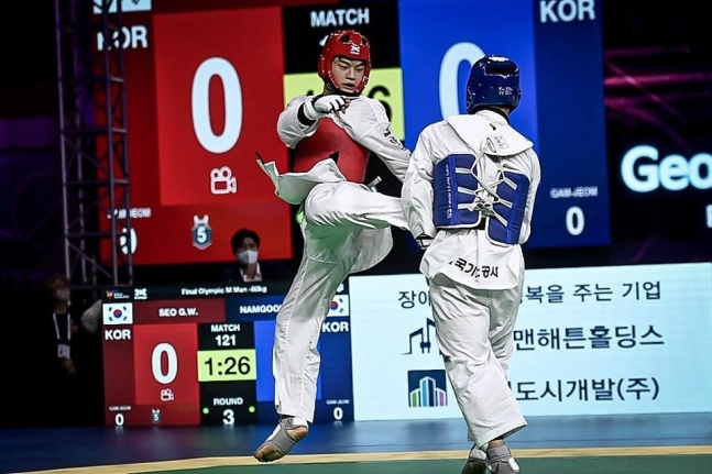 공격 시도하는 서건우(왼쪽) / 월드태권도 제공